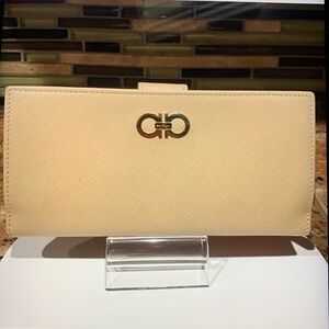 SALVATORE FERRAGAMO GANCINI LEATHER LONG WALLET